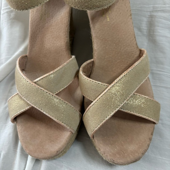 TOMS Golden Beige Cross Strap Wedge Heels 8 - Picture 2 of 9